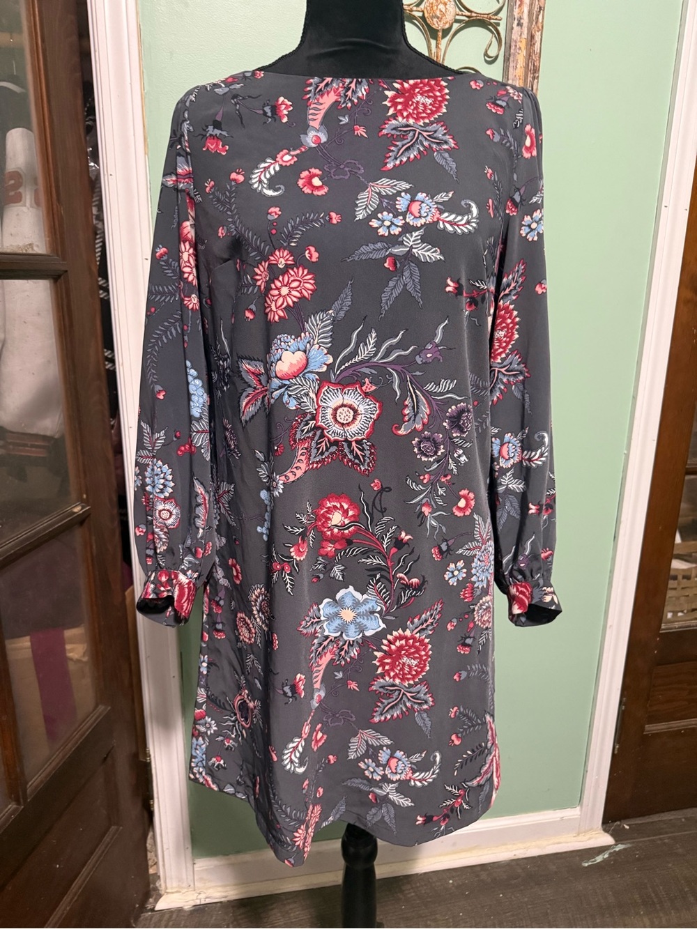Loft gray floral long sleeve shift dress size 6